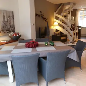 Anna Paula, In A Beautiful Quiet Street, 2 King Beds-2 Bathrooms & Private Garage Brugge