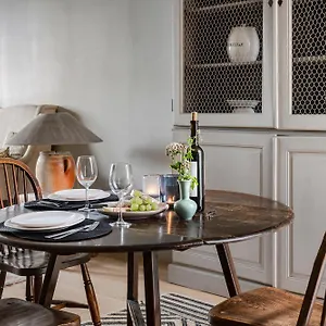 Aubrey - Charming In The Heart Of Brugge